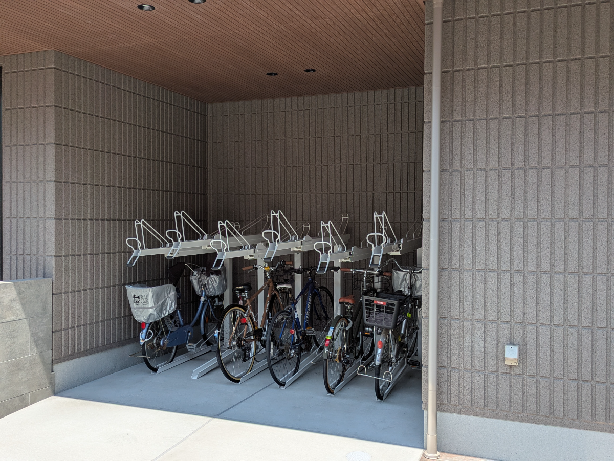 v20251008150721/fresh/building/J00100631562_16