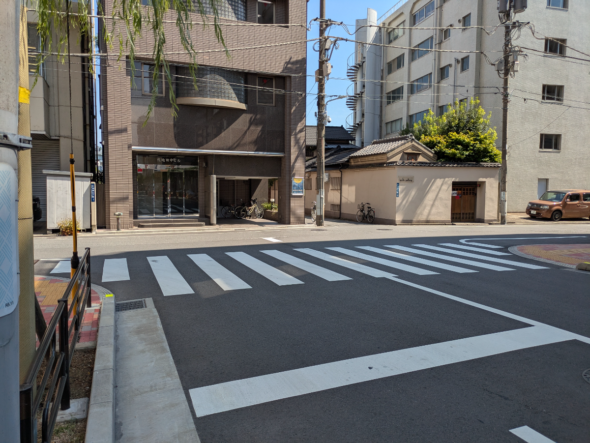 v20251009150657/fresh/building/J00100366572_2