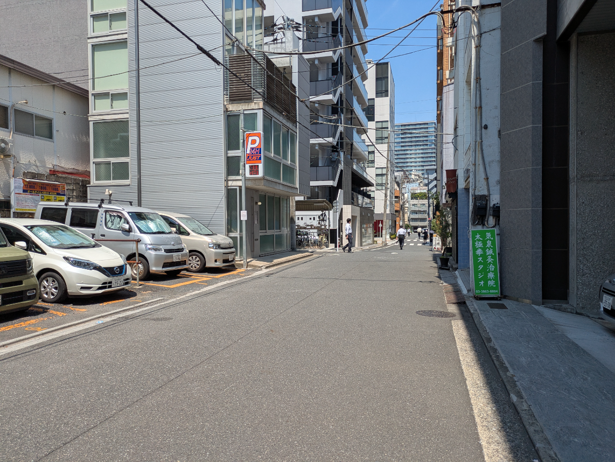 v20251009150657/fresh/building/J00100371008_14
