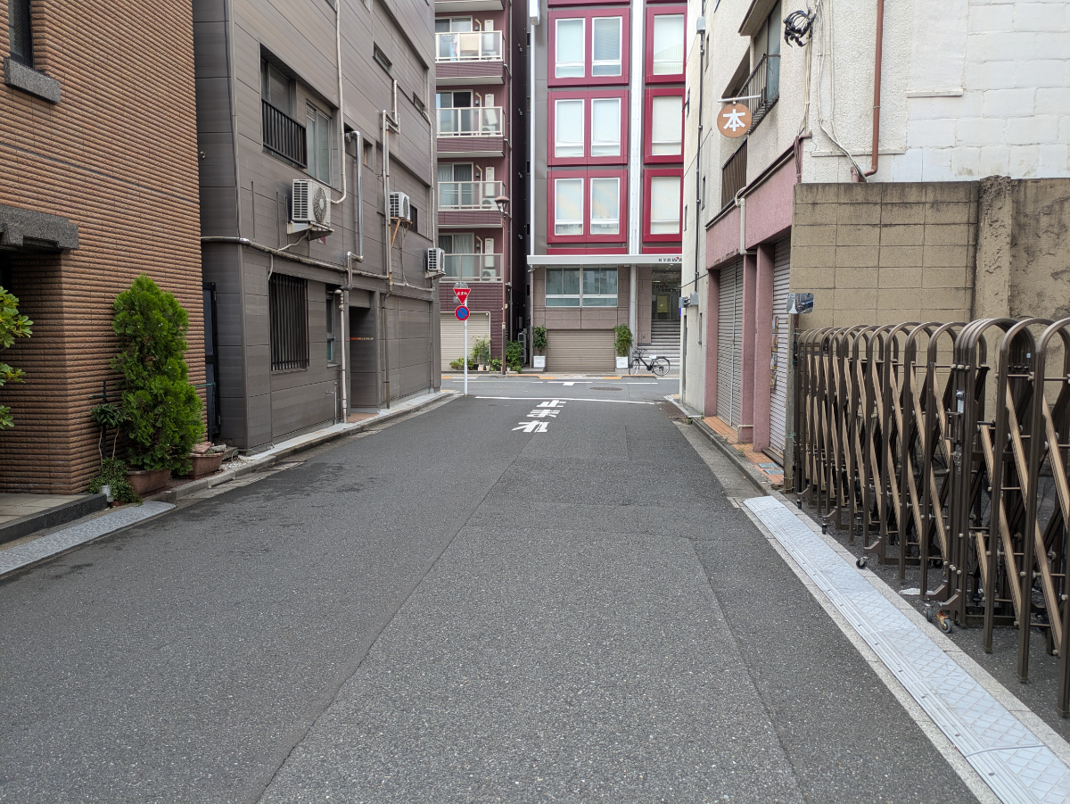 v20251009150657/fresh/building/J00100409063_10