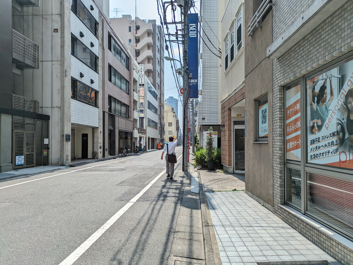 v20251009150657/fresh/building/J00100409384_10