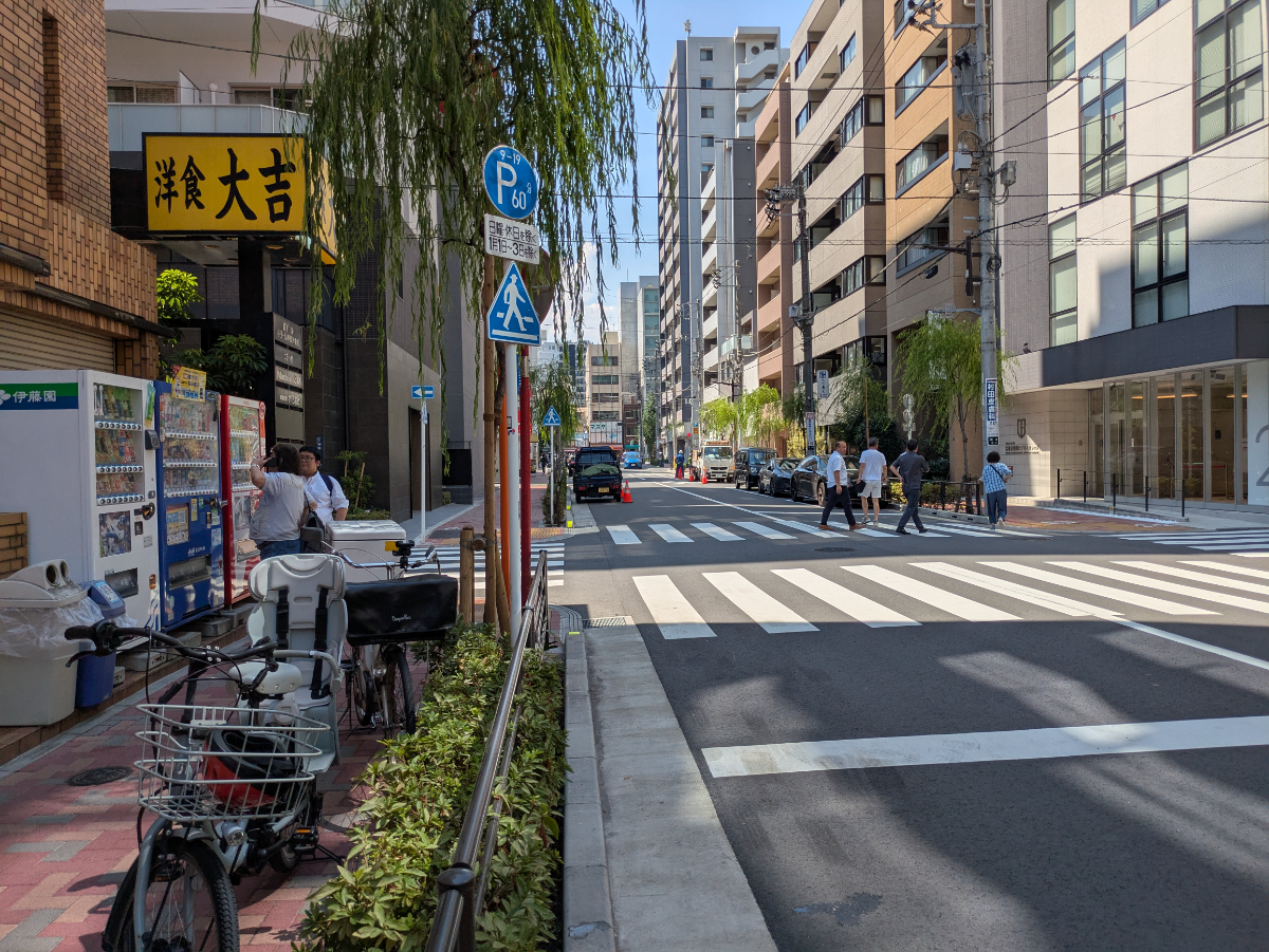 v20251009150657/fresh/building/J00100420744_14