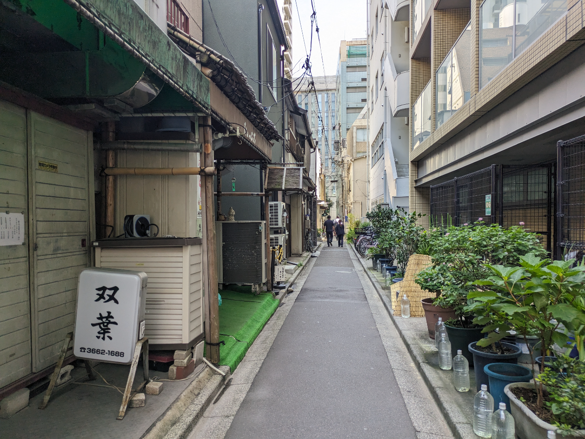 v20251009150657/fresh/building/J00100609878_12