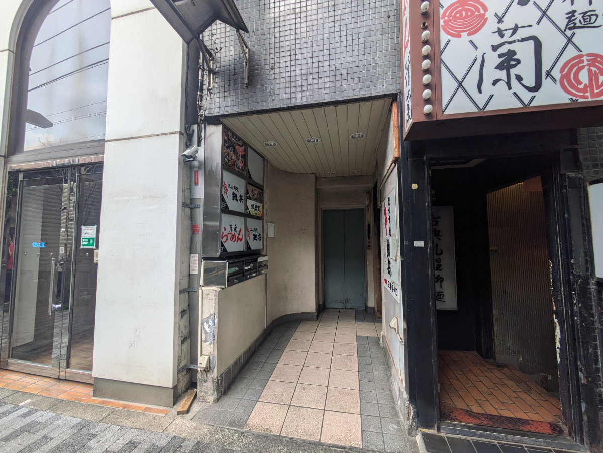 v20251011150701/fresh/building/J00100372290_3