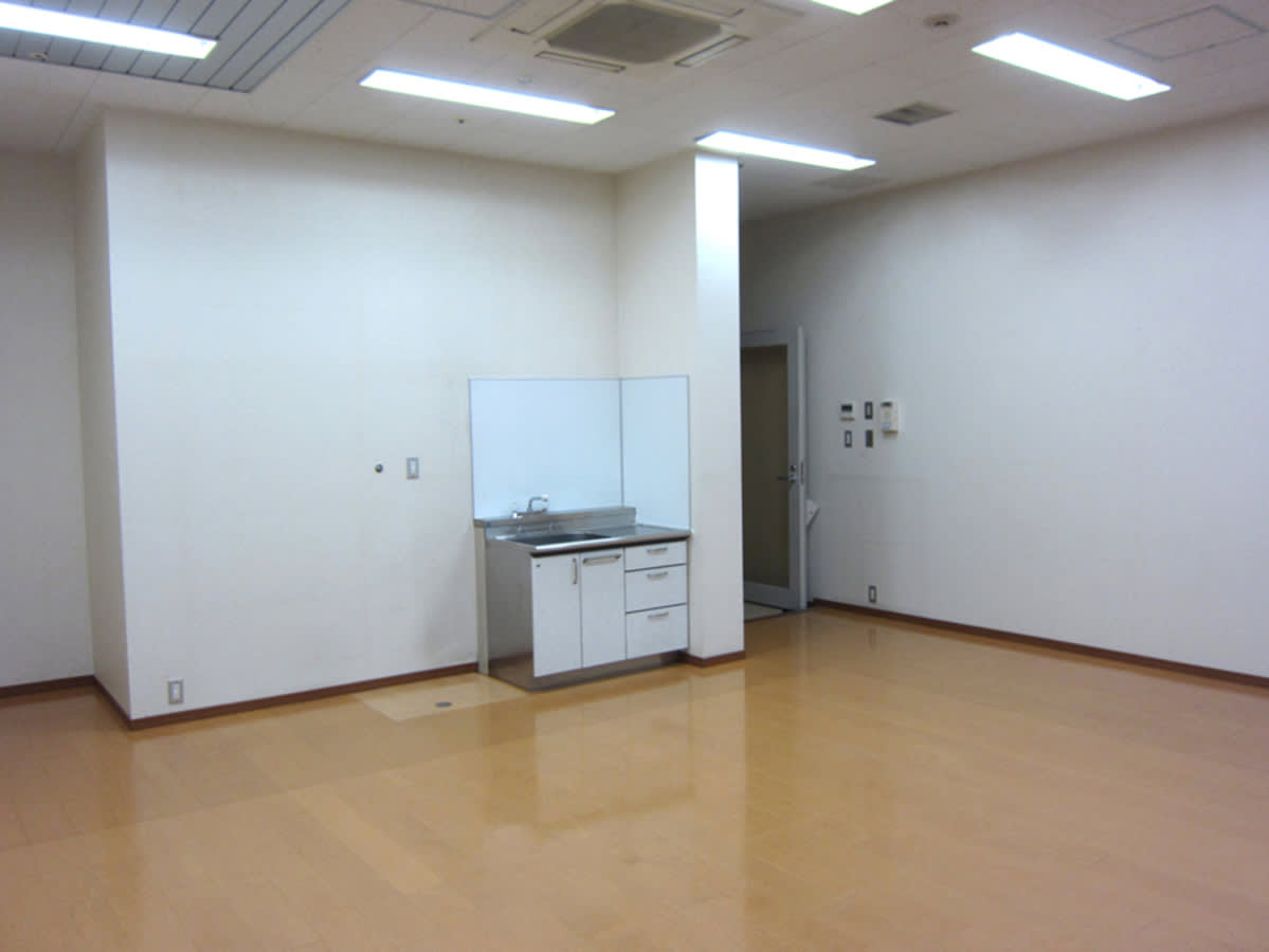 v20251011150701/fresh/building/J00100421327_18