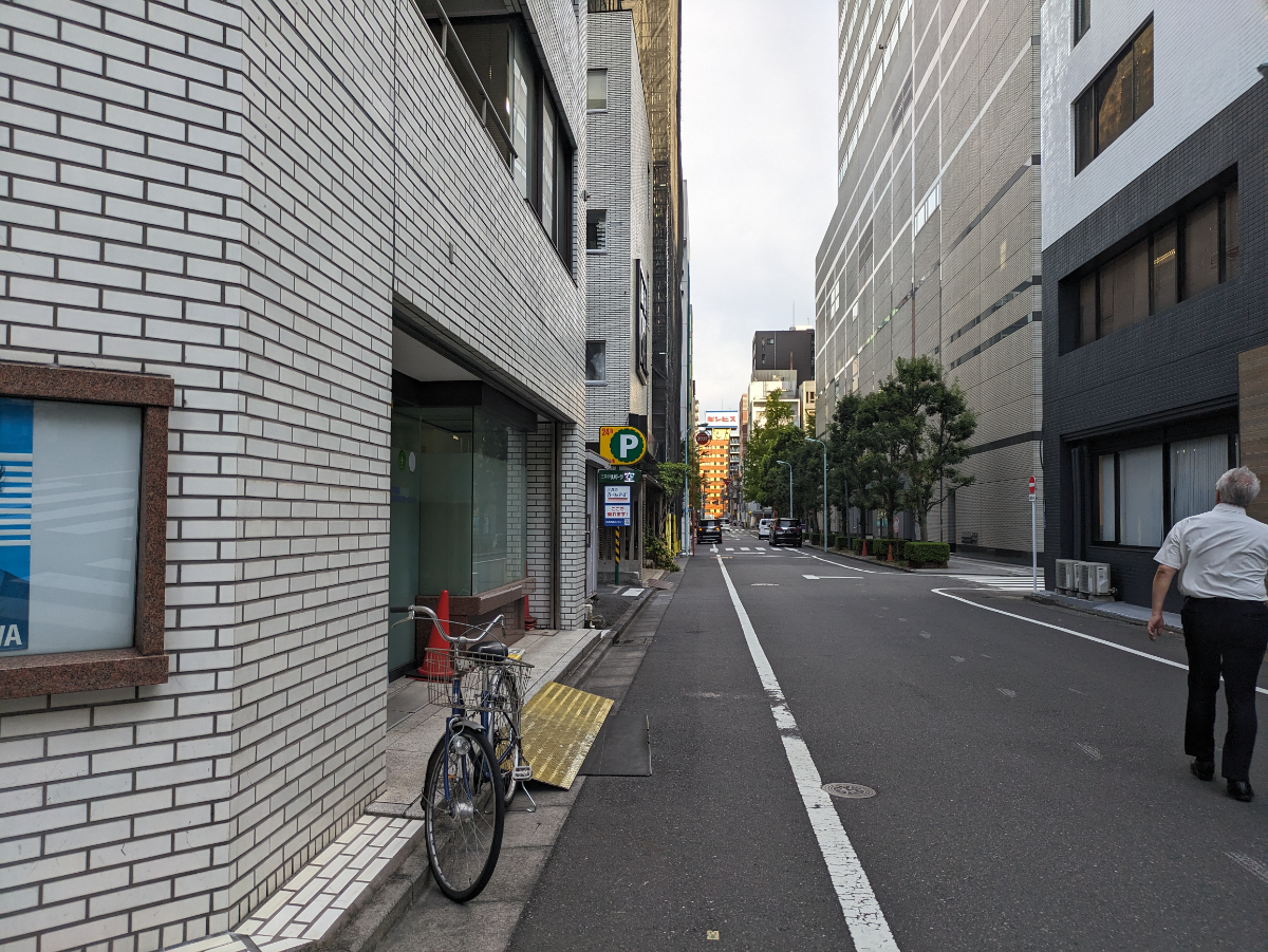 v20251011150702/fresh/building/J00100357278_11