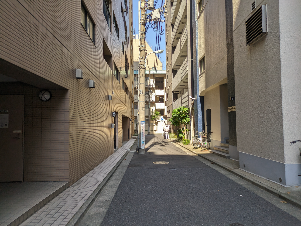 v20251011150702/fresh/building/J00100357296_15