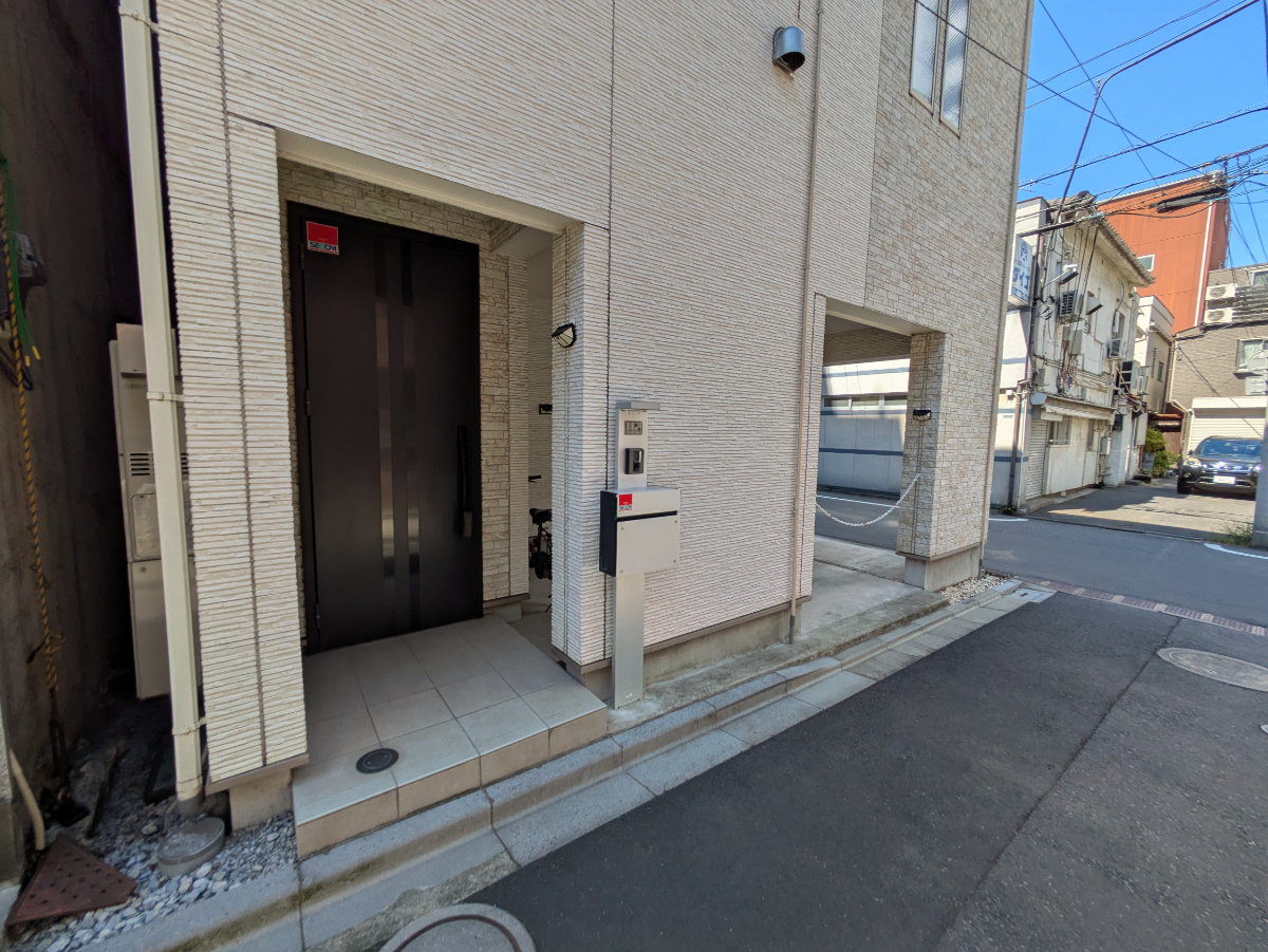 v20251011150702/fresh/building/J00100358214_10