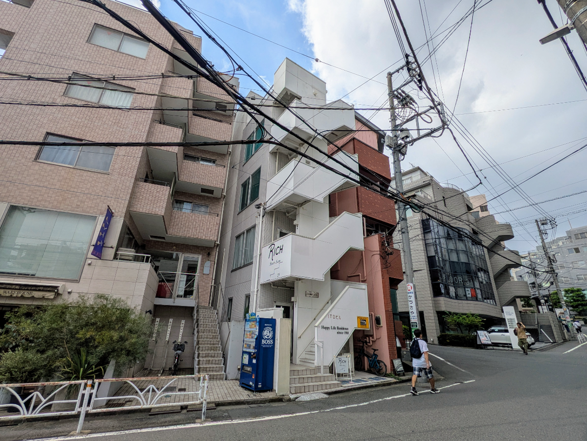 v20251011150702/fresh/building/J00100370499_5
