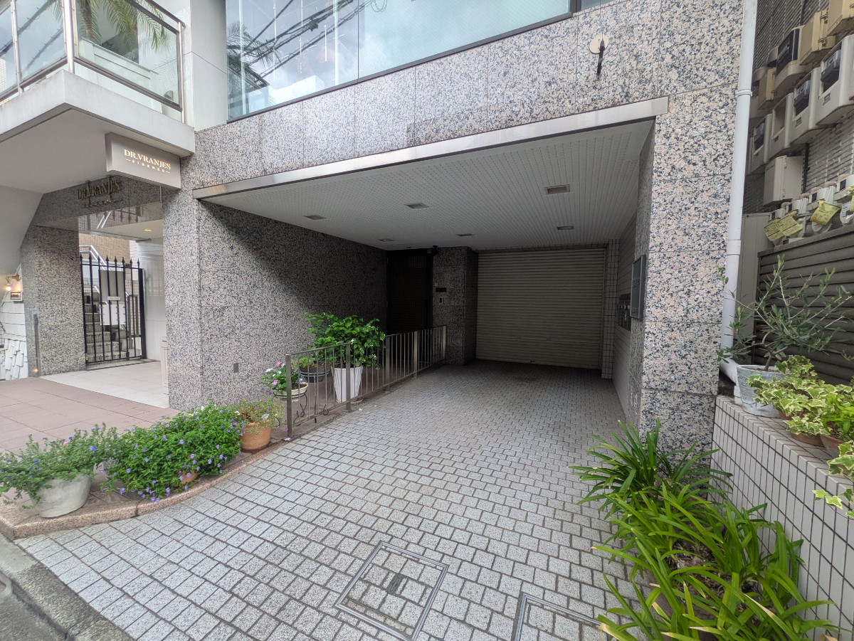 v20251011150702/fresh/building/J00100374881_11