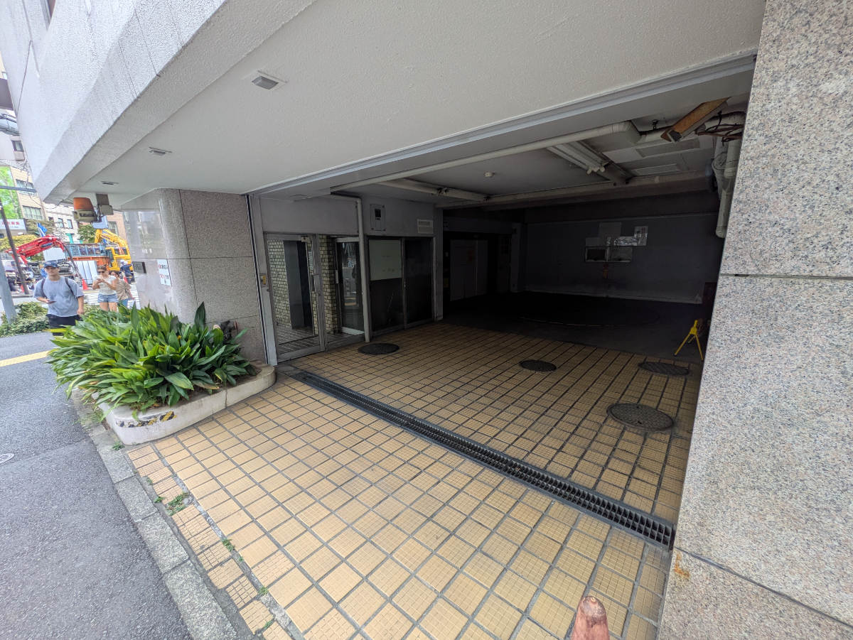v20251011150702/fresh/building/J00100378206_7