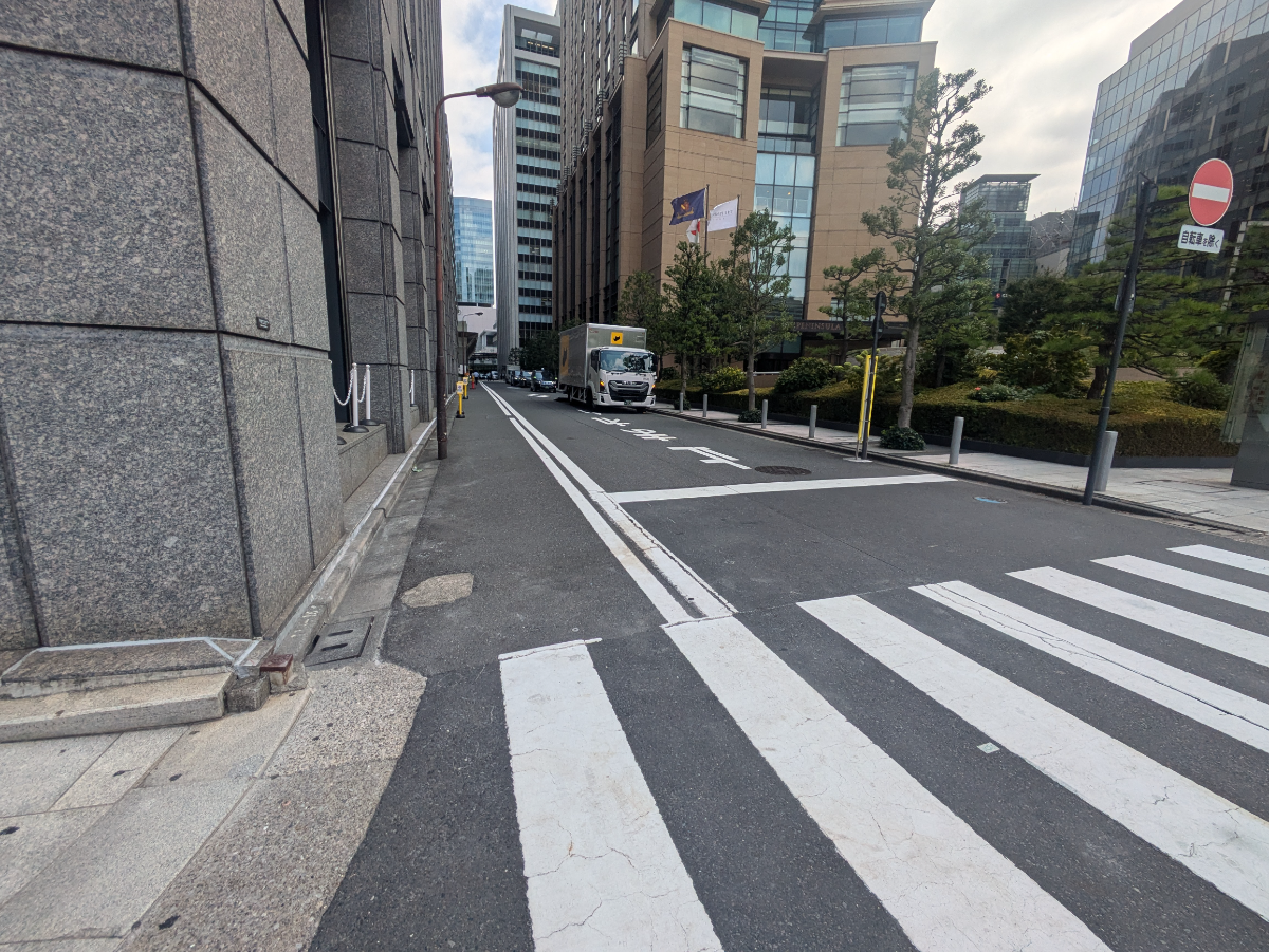 v20251011150702/fresh/building/J00100390699_11