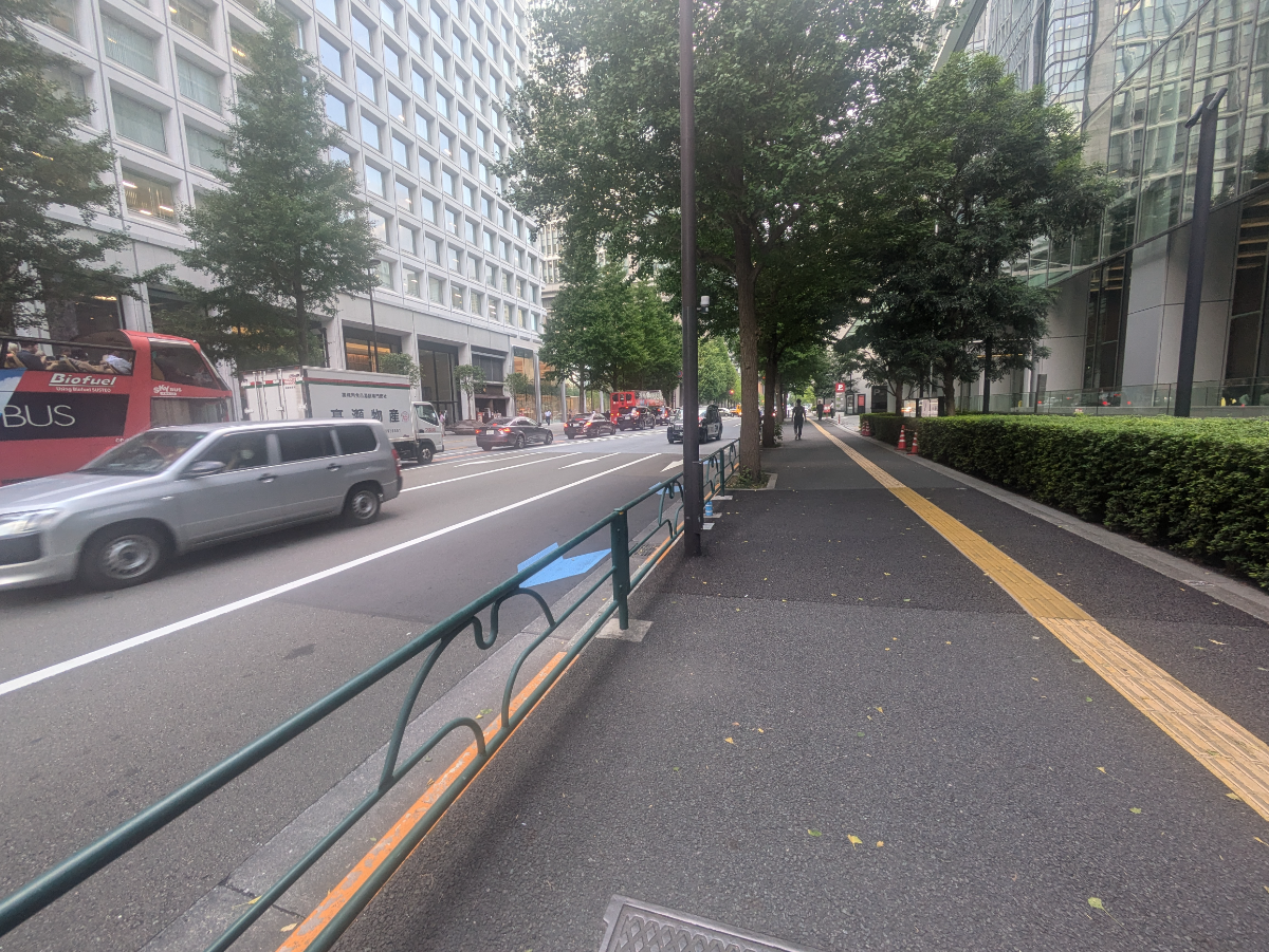 v20251011150702/fresh/building/J00100403744_24