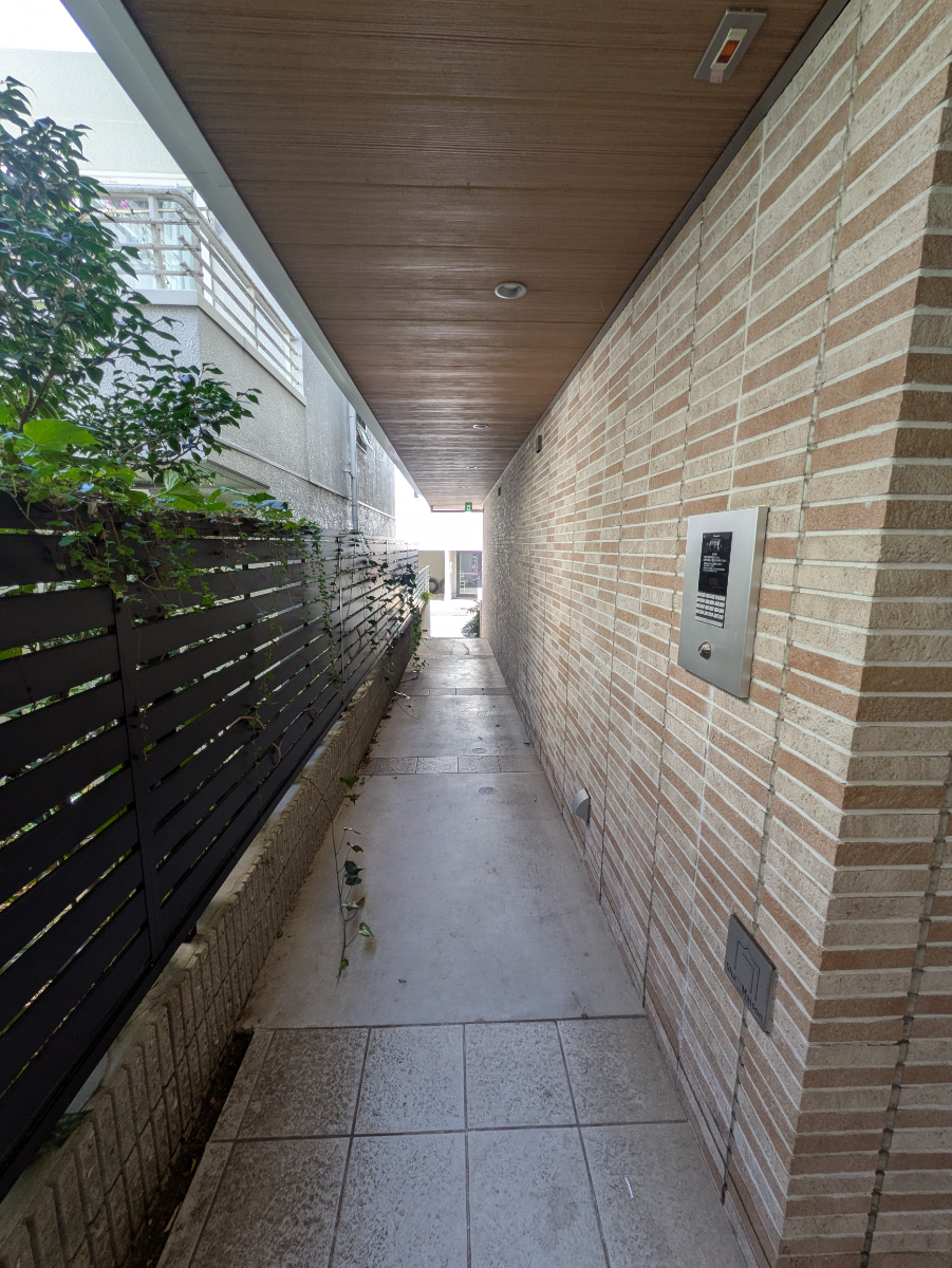 v20251011150702/fresh/building/J00100469633_11