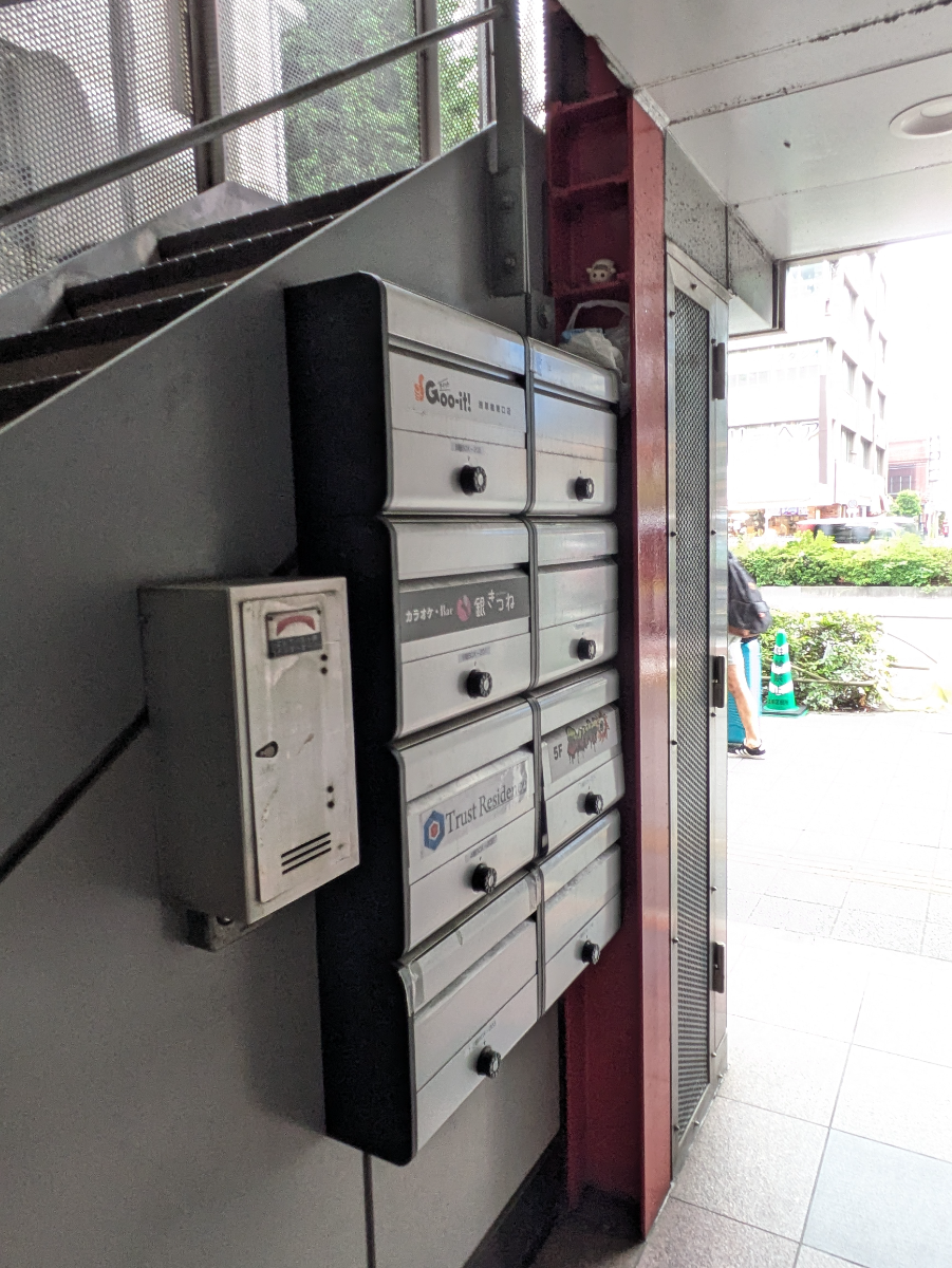 v20251011150702/fresh/building/J00100493951_15