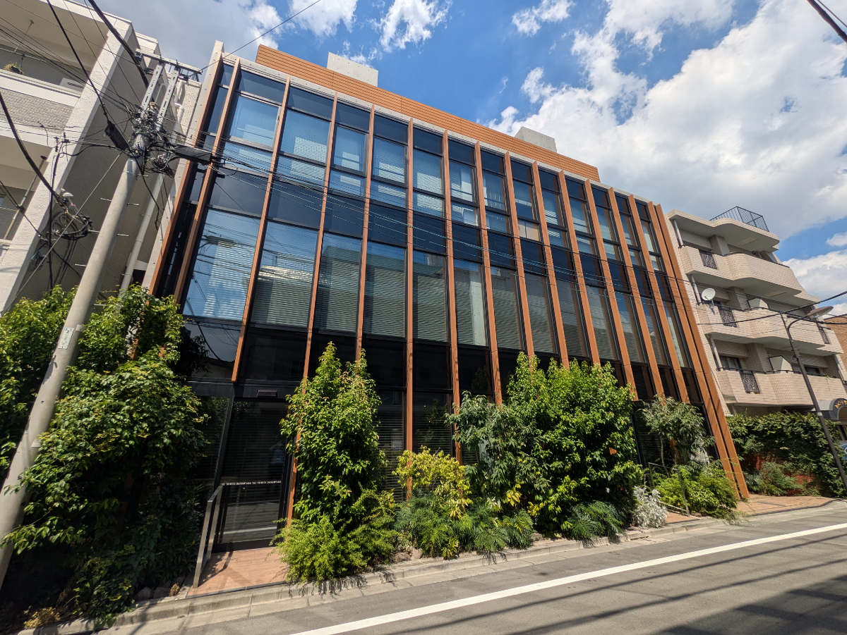 v20251011150702/fresh/building/J00100512956_9