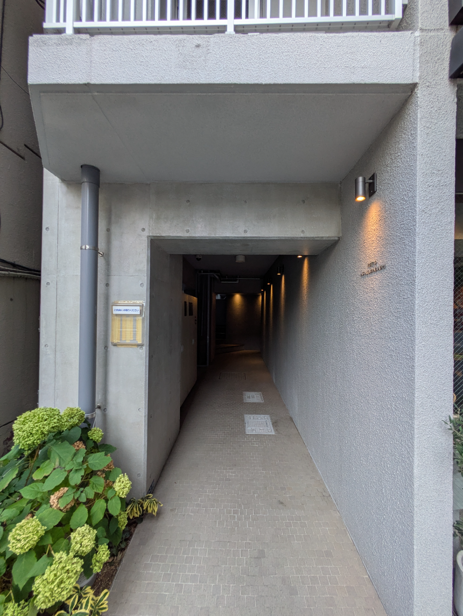 v20251011150702/fresh/building/J00100608910_3