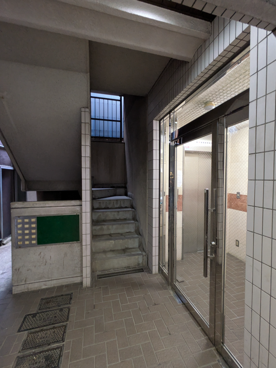 v20251012150813/fresh/building/J00100495998_12