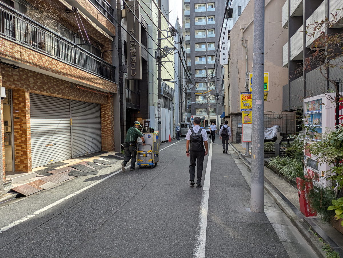 v20251014150839/fresh/building/J00100382072_14