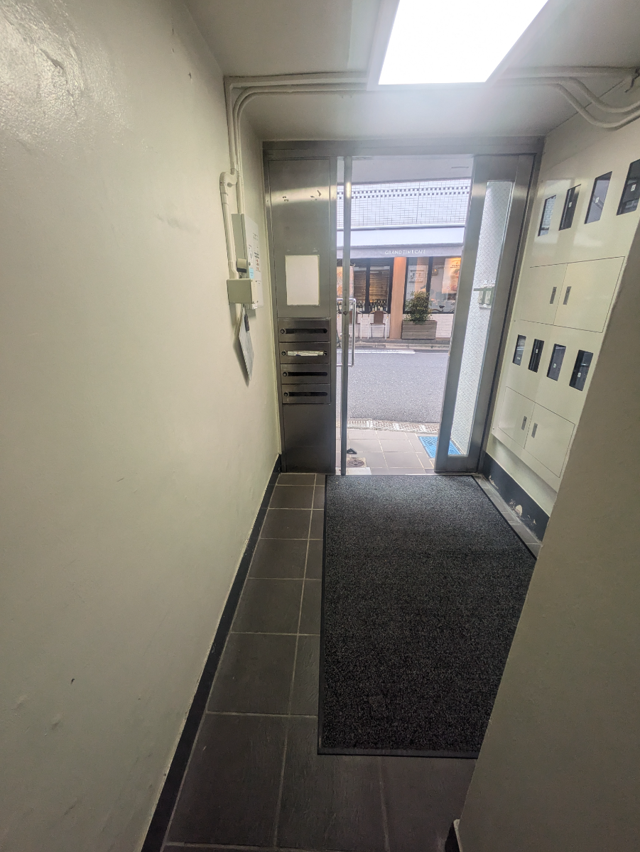 v20251014150839/fresh/building/J00100382728_9