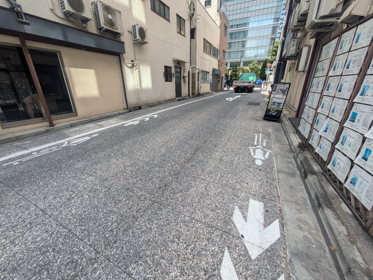v20251014150839/fresh/building/J00100406463_11