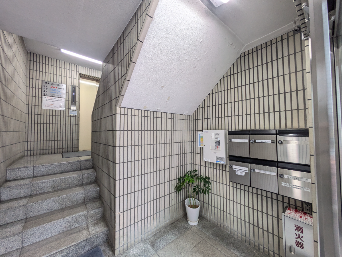 v20251018150606/fresh/building/J00100368211_12