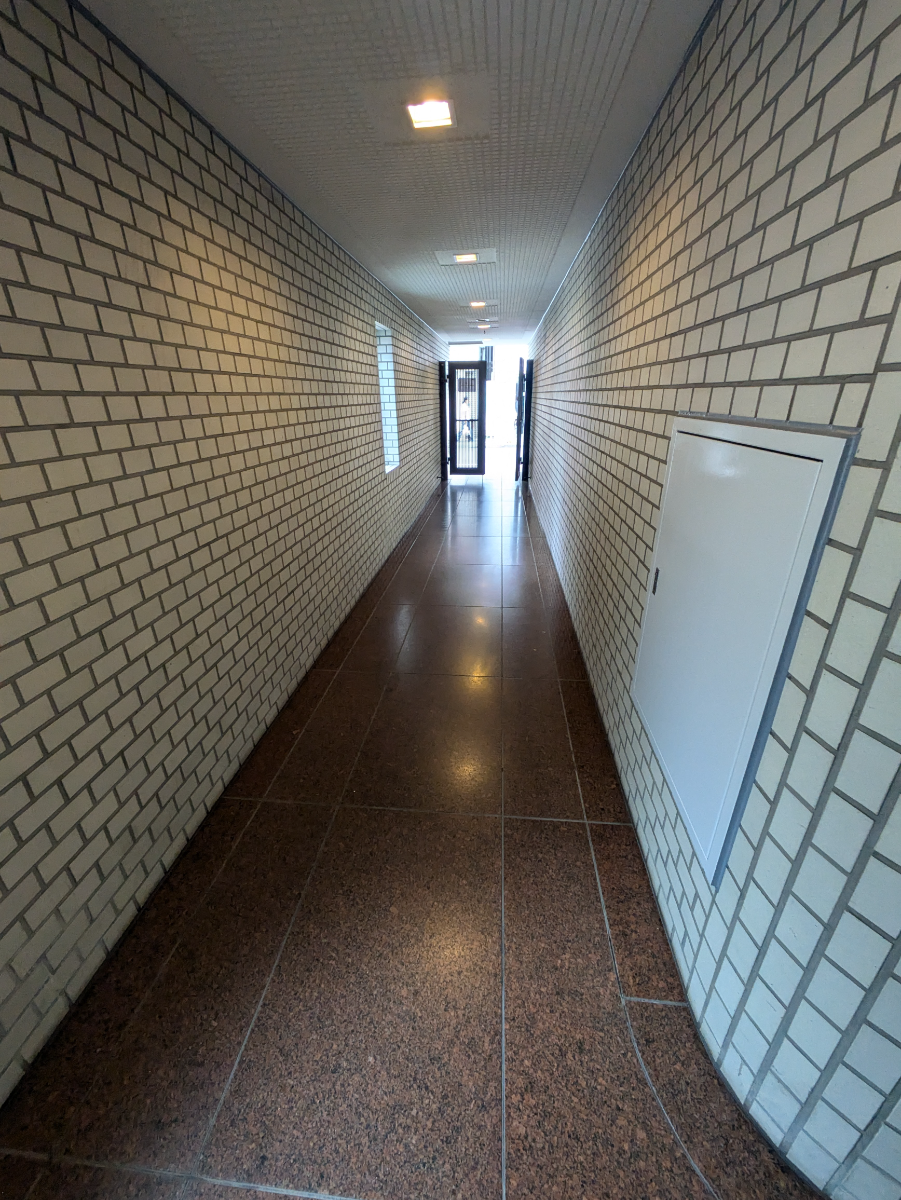 v20251018150606/fresh/building/J00100372445_9