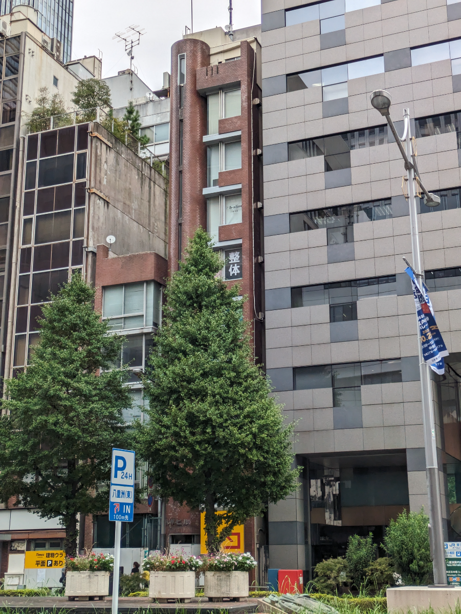 v20251018150606/fresh/building/J00100373756_5