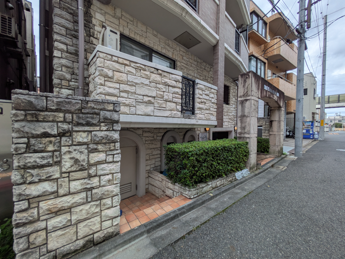 v20251019150703/fresh/building/J00100359293_9