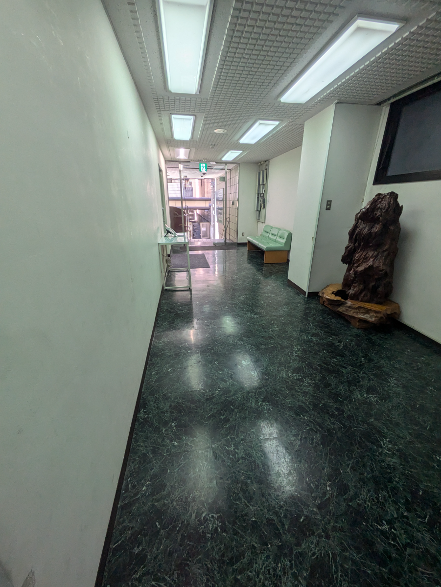 v20251019150703/fresh/building/J00100364812_9