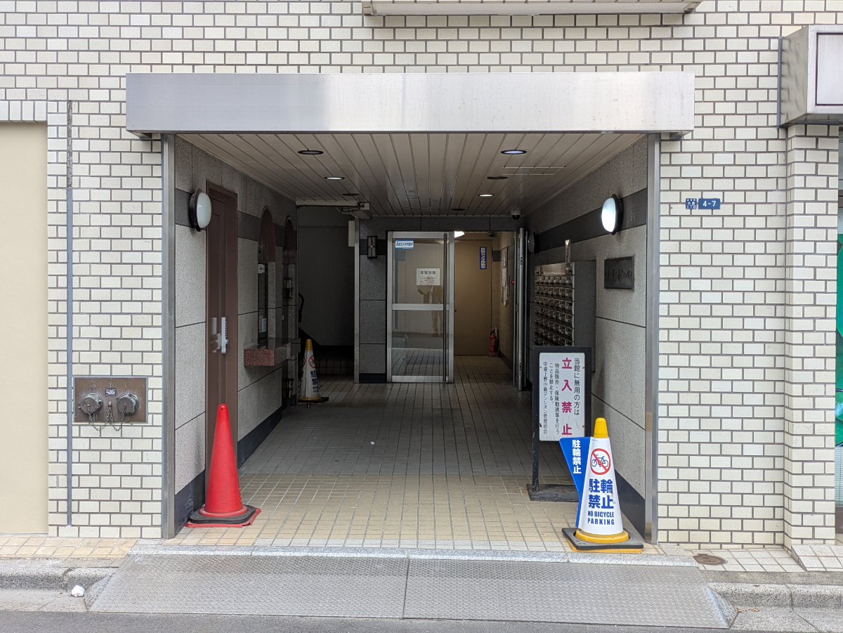 v20251019150703/fresh/building/J00100403988_3