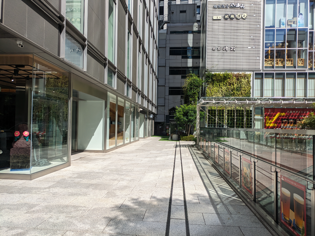 v20251019150703/fresh/building/J00100404085_16