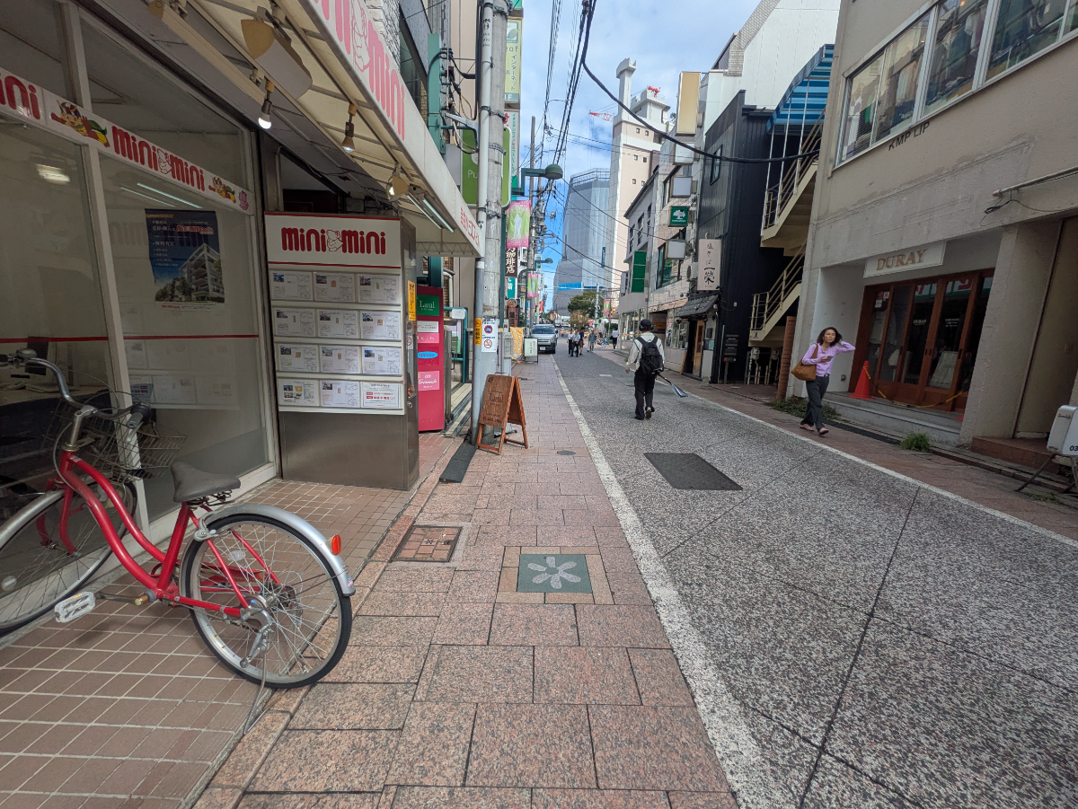 v20251019150703/fresh/building/J00100404899_11