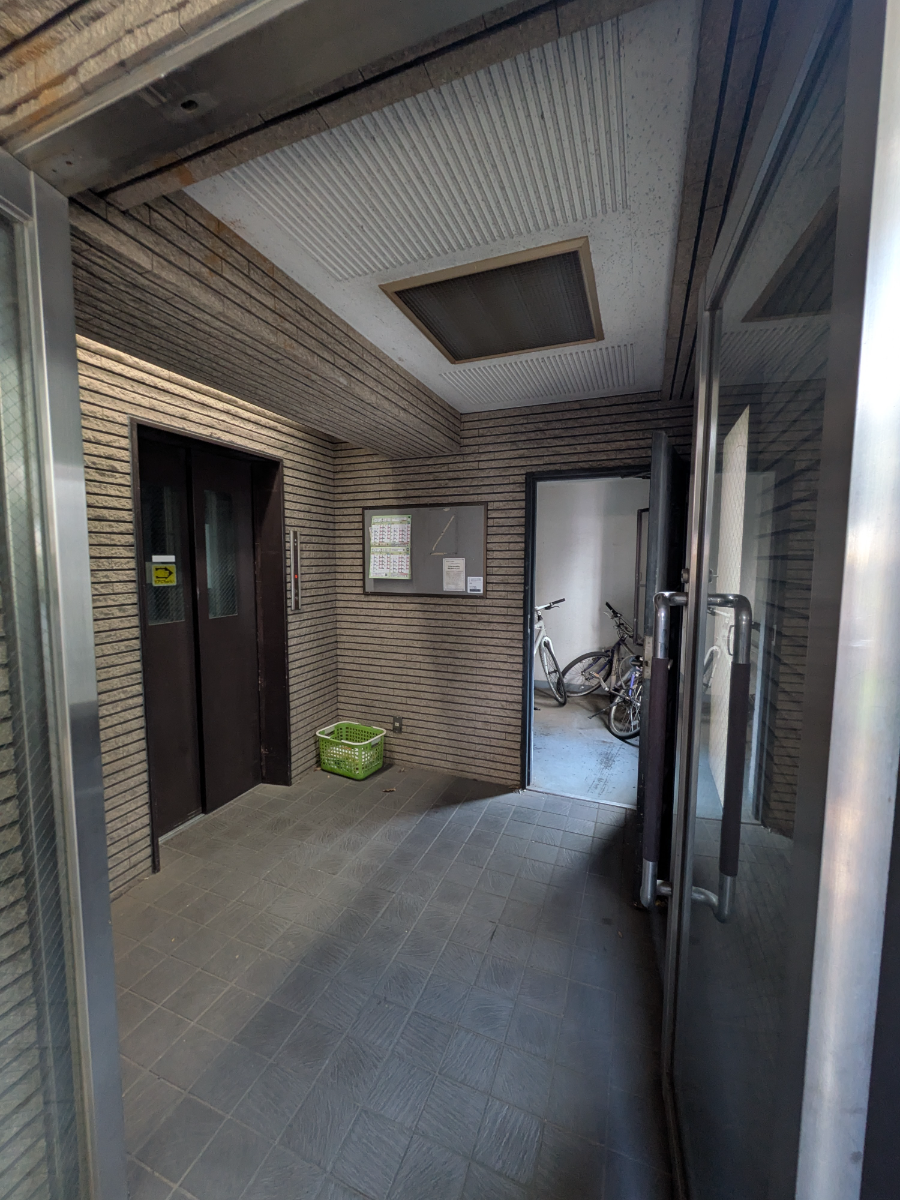 v20251118150804/fresh/building/J00100370406_16
