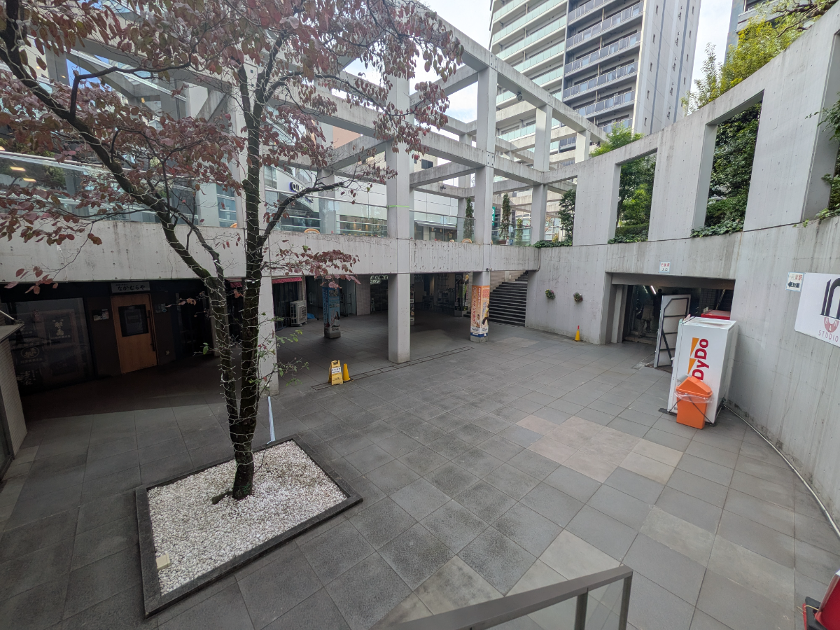 v20251120150807/fresh/building/J00100493102_17