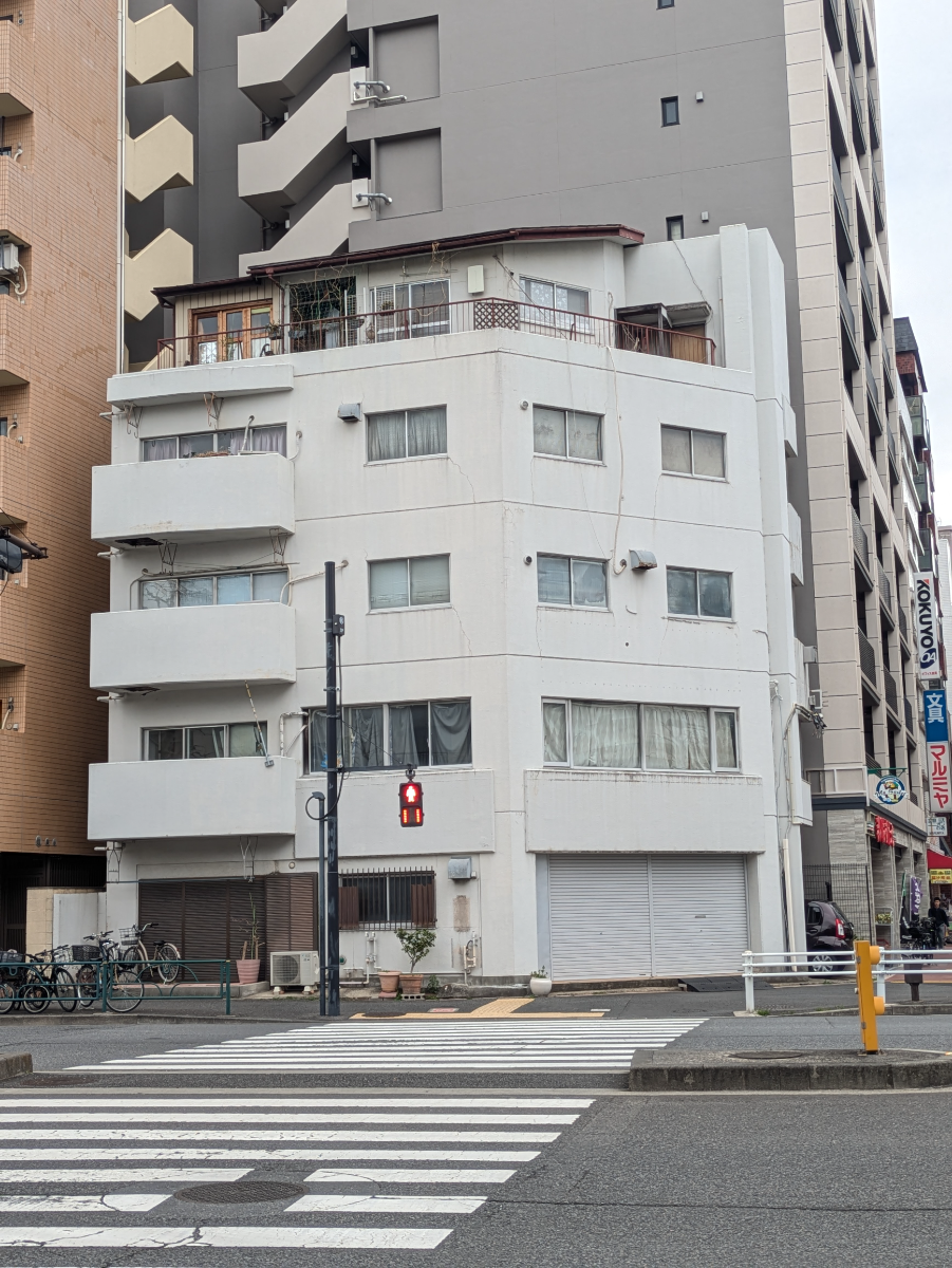 v20260406072300/fresh/building/J00100636047_10
