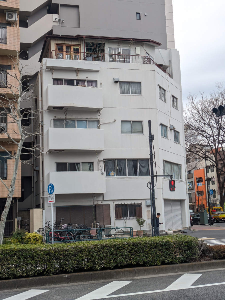 v20260406072300/fresh/building/J00100636047_8