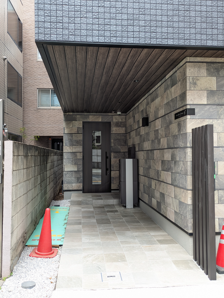 v20260418150639/fresh/building/J00100635079_3