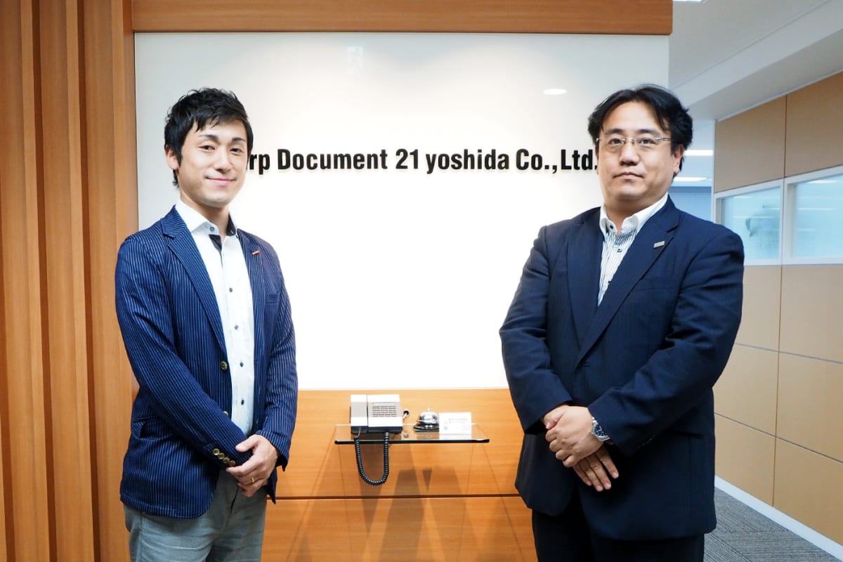 弊社担当中西（左）と佐藤様（右）