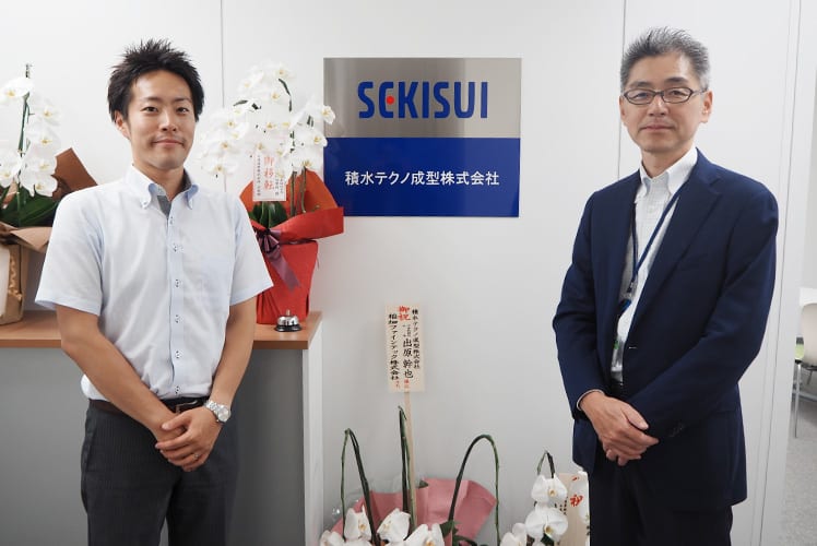 弊社担当中尾（左）と宮坂様（右）