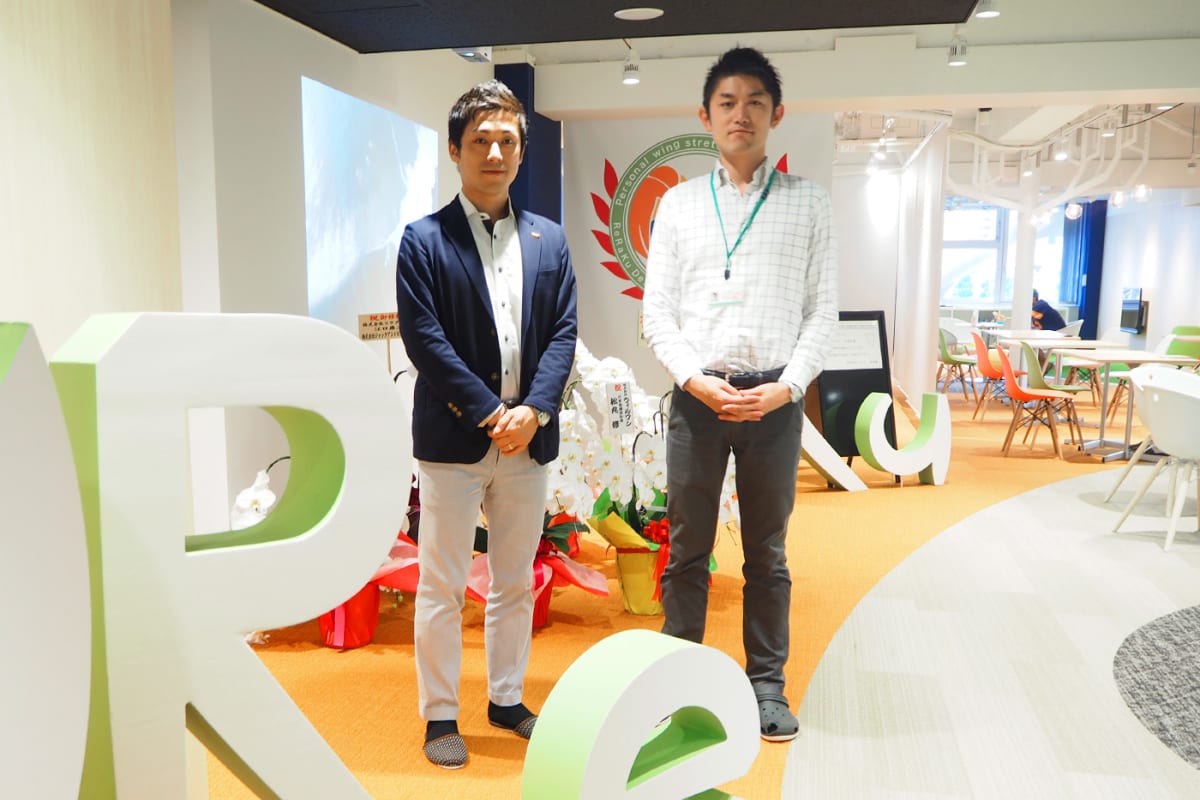 弊社担当中西（左）と千本様（右）