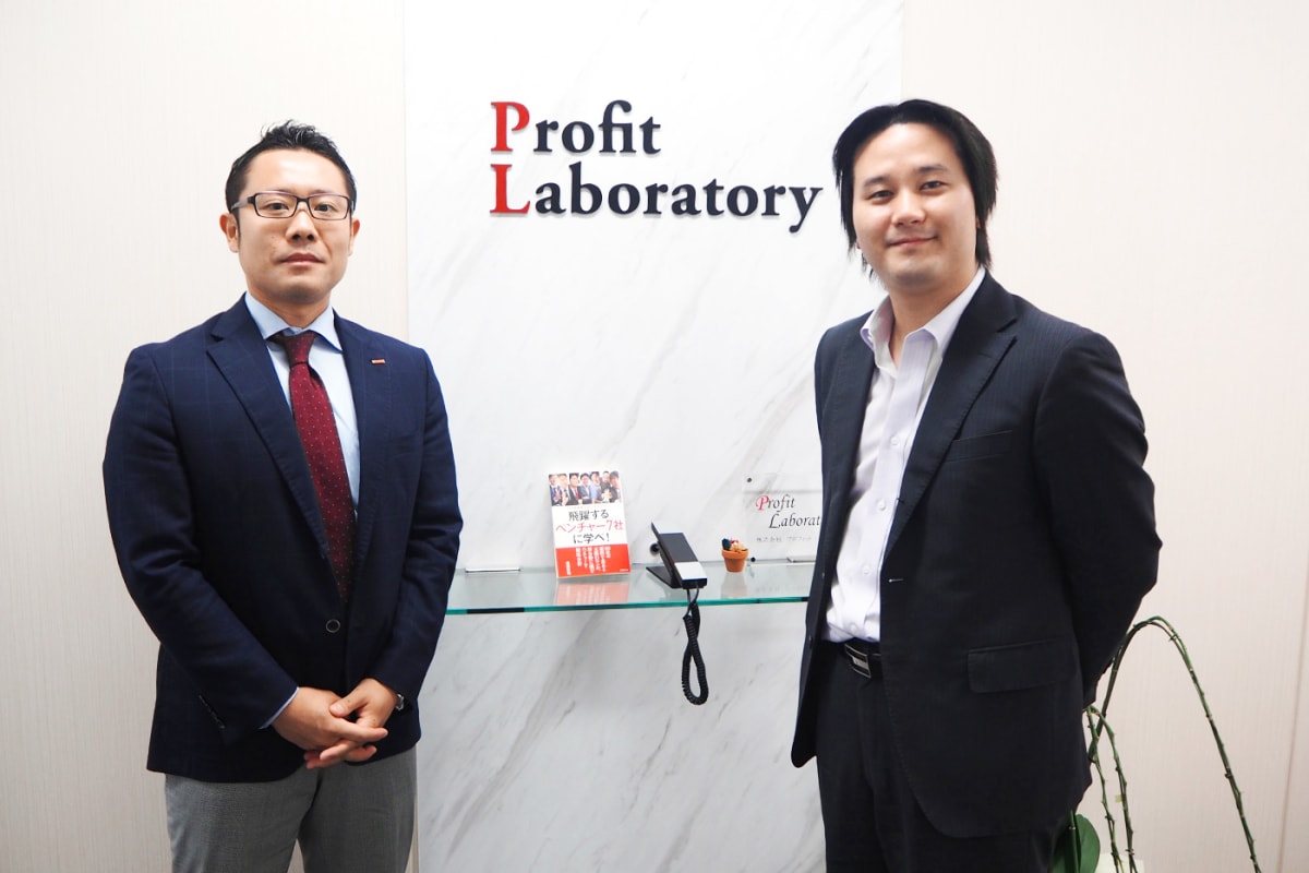 弊社担当柳田（左）と平川社長（右）