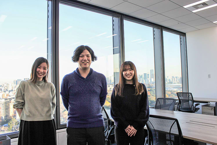 左から弊社担当奥村、宮部様、佐々木様