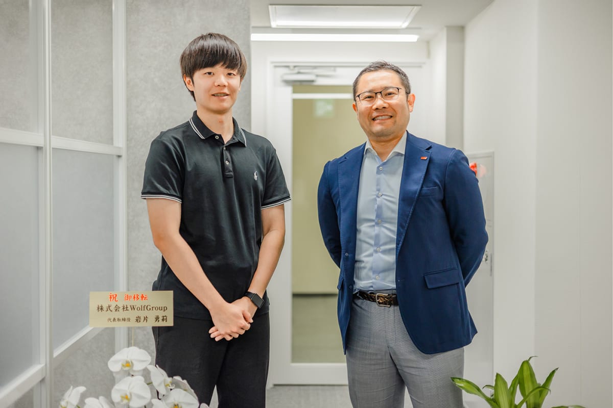 左から代表取締役 杉田様、弊社担当 柳田
