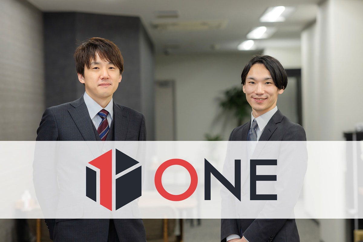 左から、株式会社ONE代表の上本様、弊社営業担当 国井