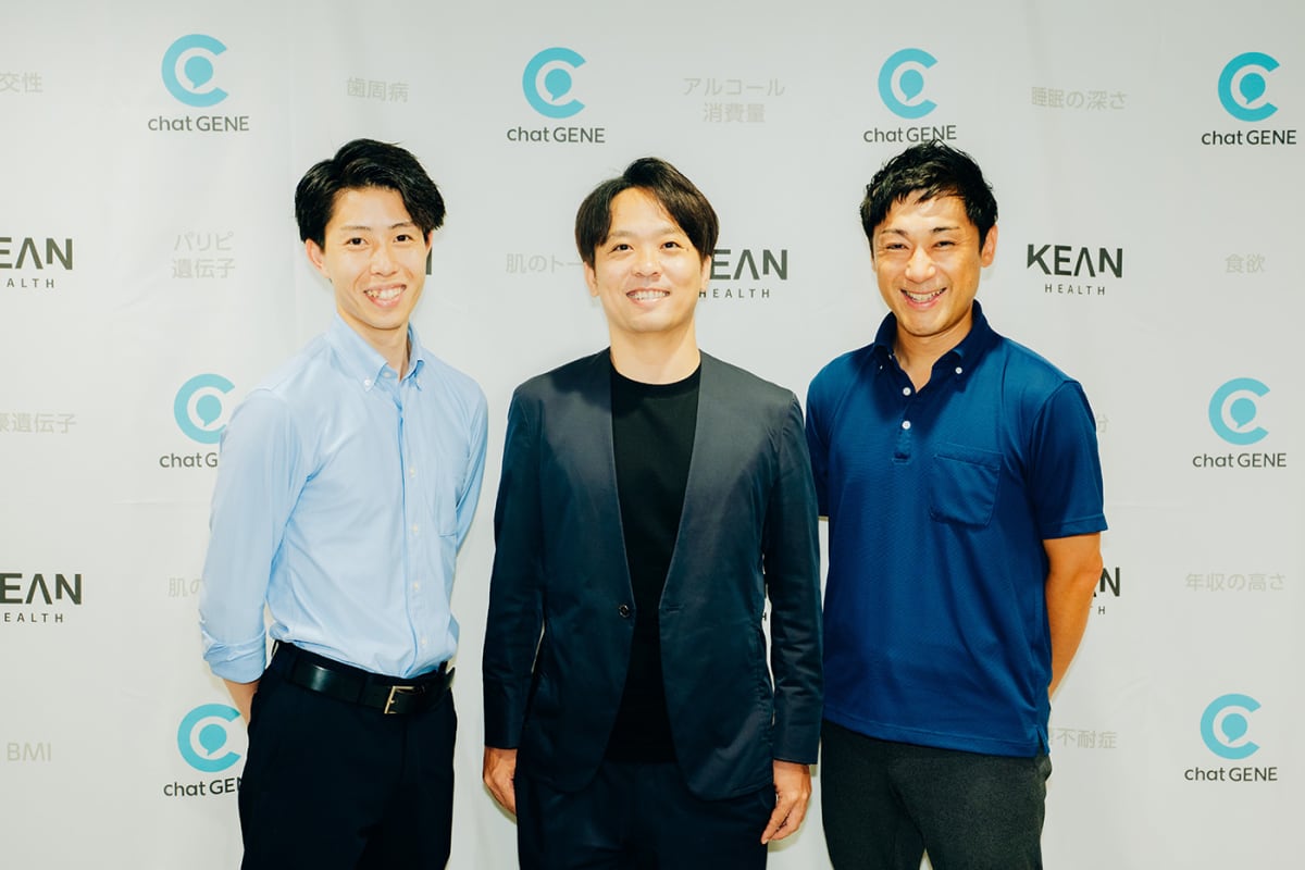 左から弊社営業担当 髙橋、株式会社KEAN Health 山路様、弊社営業担当 中西
