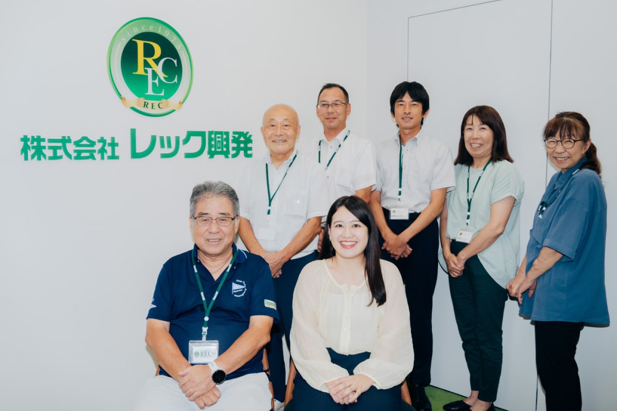 前列左から株式会社レック興発 新堀様、弊社営業担当 岩元