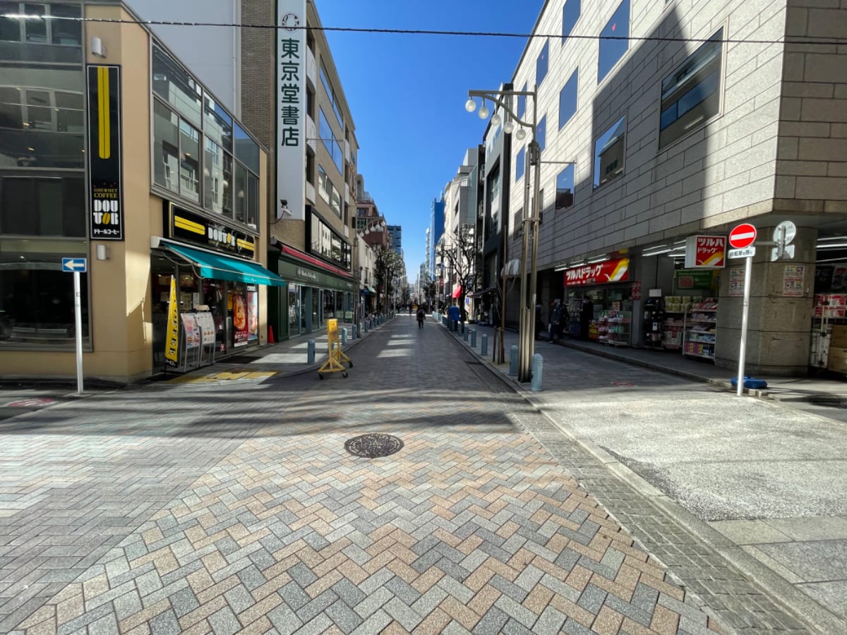 v20241007174102/fresh/building/J00100370301_2