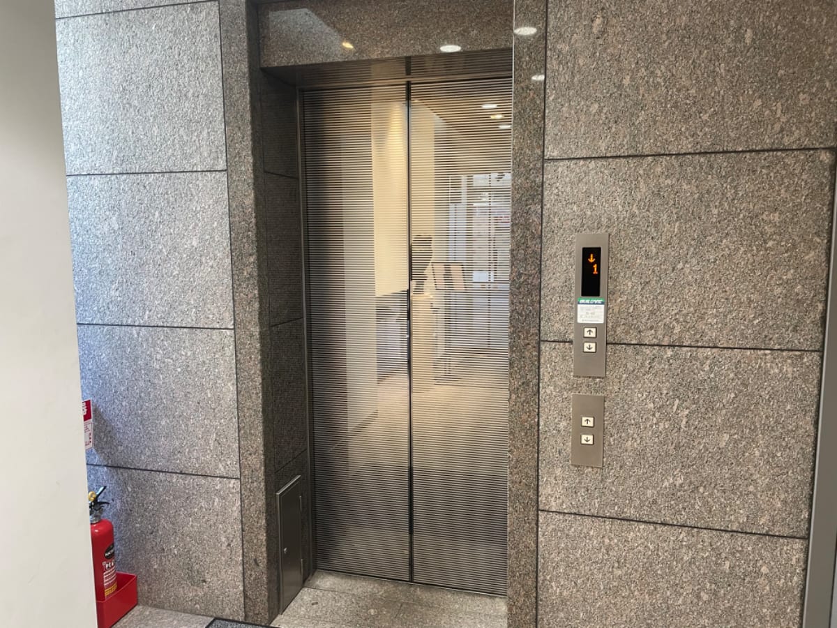 v20241007174102/fresh/building/J00100370301_4