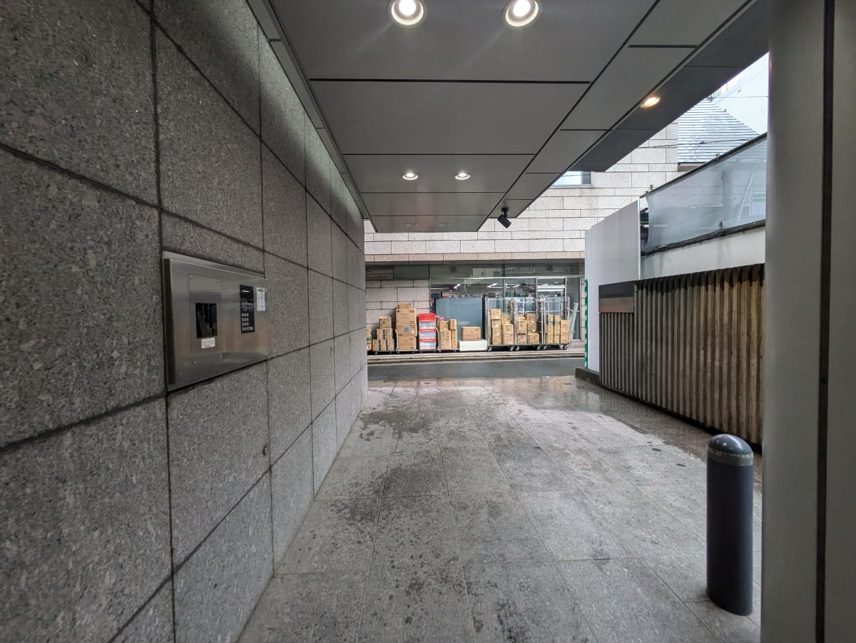 v20241007174102/fresh/building/J00100370301_63